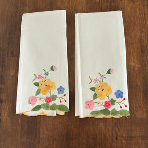 Embroidered Floral Cotton Napkins – Set of 2 Scalloped Edge Cottage Style